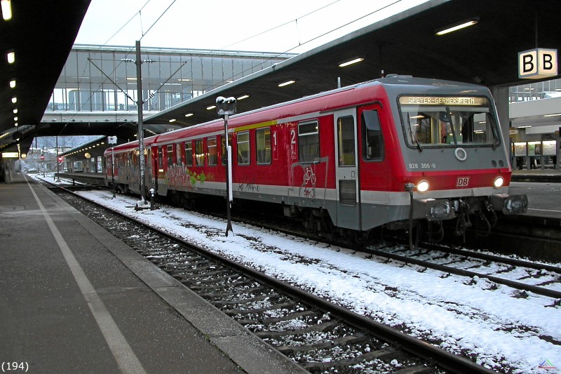 Bahn 194.jpg - Dieseltriebwagen 628 306-3 mit Steuerwagen 928 306-0 voraus als RB im Dienst des damaligen VRN mit Ziel Germersheim.